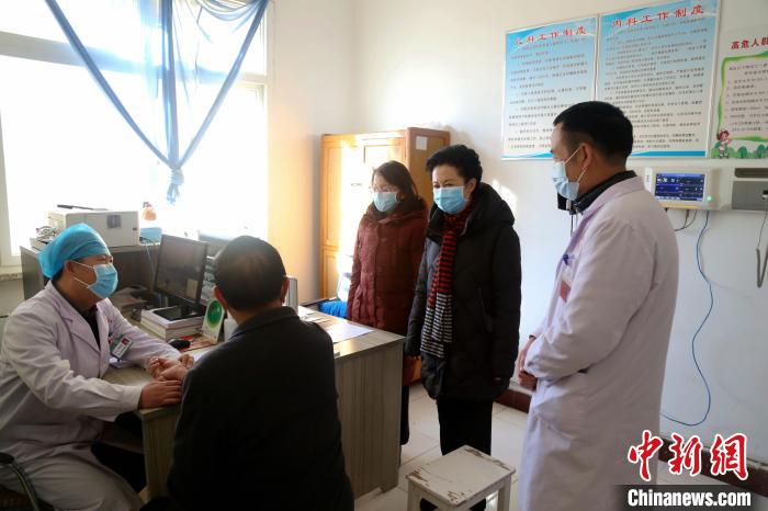 全國政協(xié)委員戴秀英：村醫(yī)越來越少，出路在哪？