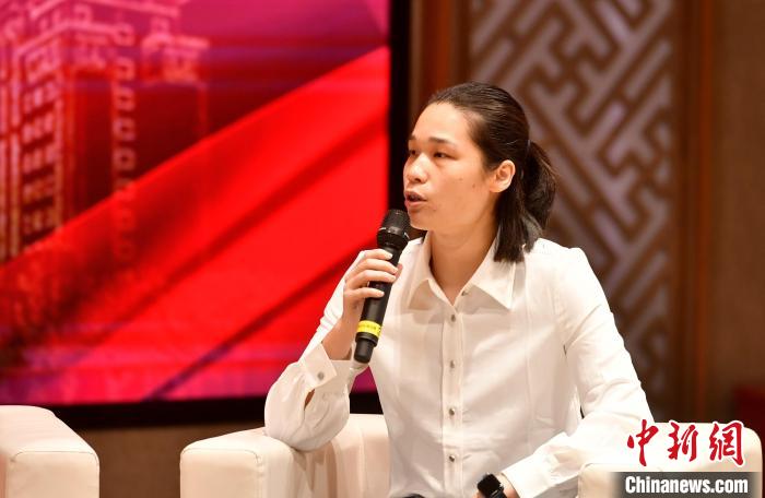 圖為林莉在福建師范大學(xué)分享會上發(fā)言?！蚊?攝