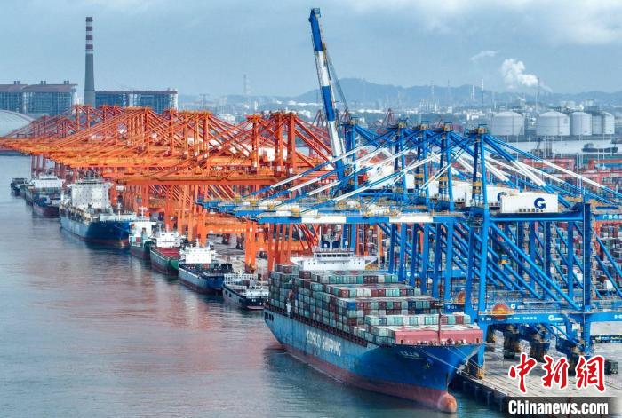 圖為北部灣港欽州自動化集裝箱碼頭?！“綆洸?攝