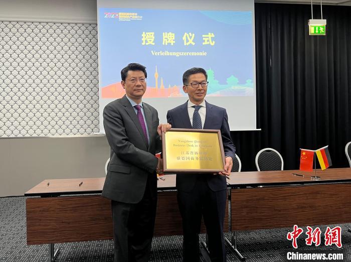 圖為授牌儀式現(xiàn)場?！●R秀秀 攝