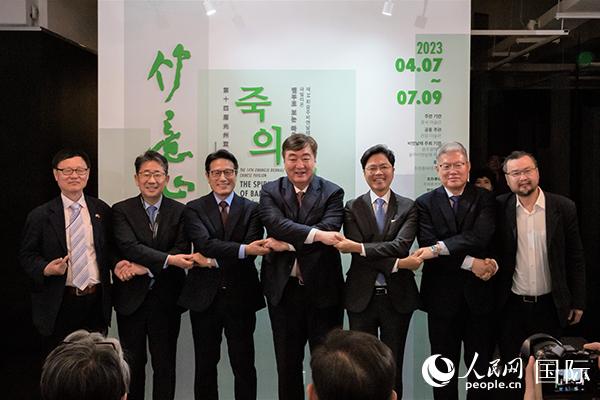 第十四屆光州雙年展中國(guó)館開幕式7日在韓國(guó)光州隱巖美術(shù)館舉行。人民網(wǎng)記者 馬菲攝