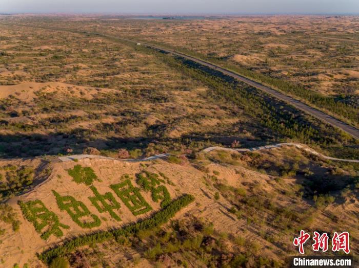 圖為庫布其沙漠(資料圖)?！≠R鵬飛供圖