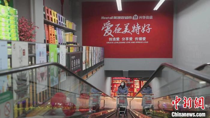 美特好從一家不足百平方米小店，一路發(fā)展成華北零售業(yè)領(lǐng)軍企業(yè)、中國百強(qiáng)商業(yè)連鎖集團(tuán)、中國零售500強(qiáng)?！∠蛏?攝