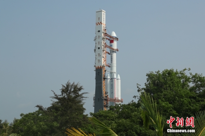 圖為轉運現(xiàn)場。攝影 邱立軍 黃國暢