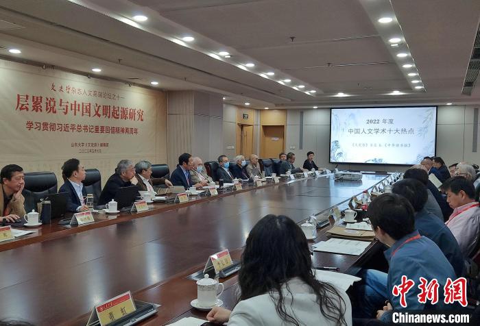 2022年度“中國人文學(xué)術(shù)十大熱點(diǎn)”在現(xiàn)場發(fā)布?！≮w曉 攝