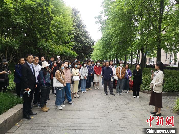 活動(dòng)現(xiàn)場(chǎng)?！》队畋?攝