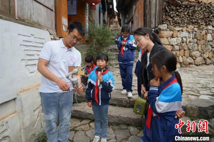 杜曉帆與該中心教師團隊積極探索文化遺產(chǎn)方法論，深耕鄉(xiāng)村遺產(chǎn)領(lǐng)域?！?fù)旦大學(xué)國土與文化資源研究中心供圖