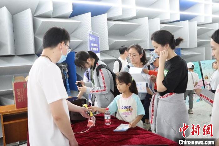 中科院聲學(xué)所公眾科學(xué)日活動(dòng)現(xiàn)場(chǎng)?！≈锌圃郝晫W(xué)所 供圖