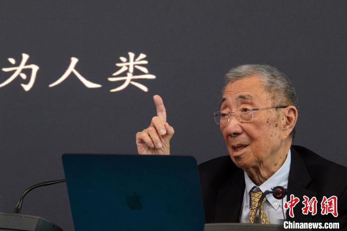 高能論壇上，丁肇中先生與現(xiàn)場聽眾交流?！?lt;a target='_blank' href='/'><p  align=