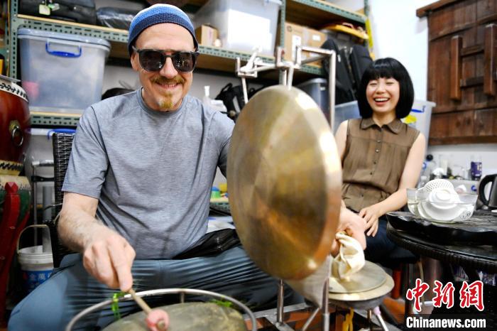 代表團(tuán)成員在漳州木偶表演館開(kāi)展文化藝術(shù)交流活動(dòng)?！埥鸫?攝