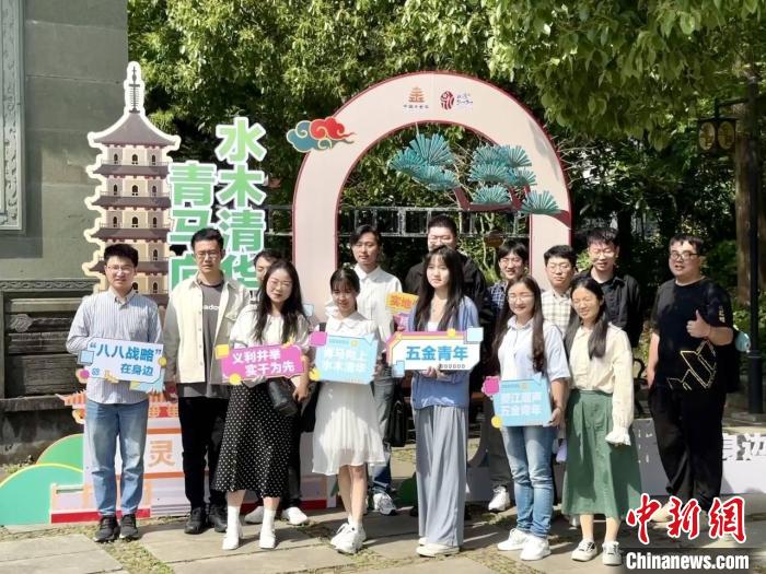 宣講團(tuán)成員在永康市合影?！吴晫?攝