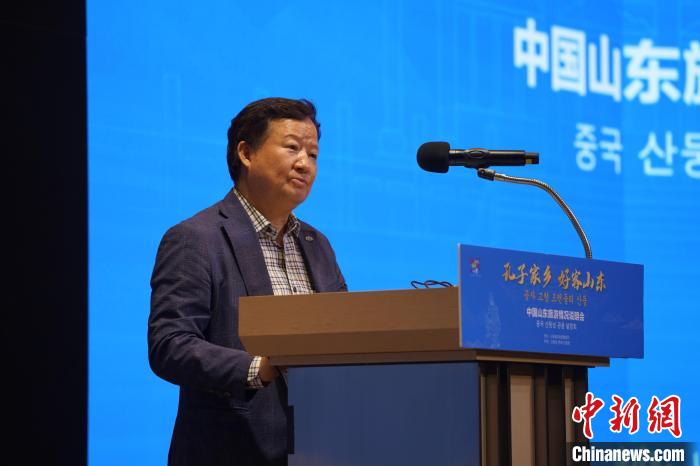 韓國(guó)一般旅游業(yè)協(xié)會(huì)副會(huì)長(zhǎng)白承弻致辭。　劉旭 攝