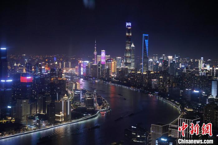 6月3日晚，鳥瞰上海黃浦江兩岸城市夜景?！∫罅⑶?攝