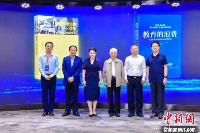 數(shù)智時(shí)代教育面臨怎樣的新機(jī)遇？專家：積極挖潛創(chuàng)新、謹(jǐn)慎應(yīng)對(duì)挑戰(zhàn)