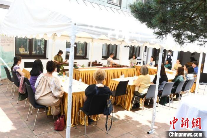 圖為活動(dòng)現(xiàn)場?！“亓种袊幕行墓﹫D。