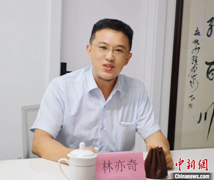 臺灣創(chuàng)新聯(lián)合建筑協(xié)會理事長林亦奇講述設(shè)立驛站愿景?！窃式?攝