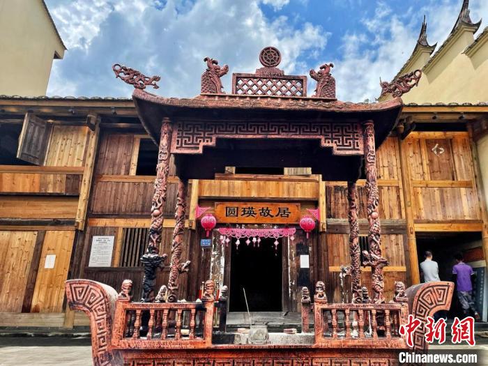 臺灣上趣開新團隊入駐古田縣平湖鎮(zhèn)端上村，以“圓瑛法師故里”為主題打造愛國禪意村?！吻汕?攝