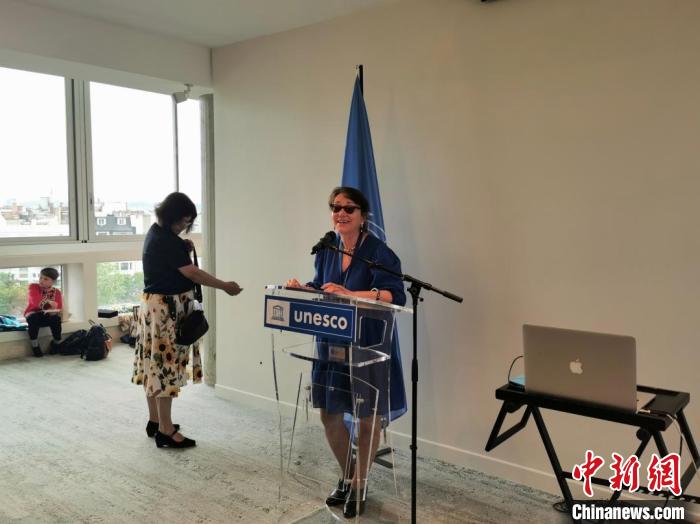 聯(lián)合國教科文組織協(xié)會委員會主席瑪麗塔·邦澤弗(Marietta Bantchev)致辭?！【笜?攝