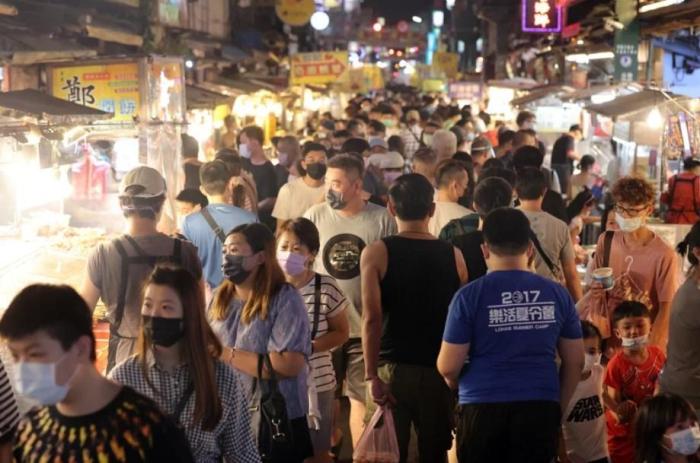 冰粉、雙皮奶、螺螄粉……臺(tái)網(wǎng)友發(fā)帖：臺(tái)灣街頭越來越多大陸小吃