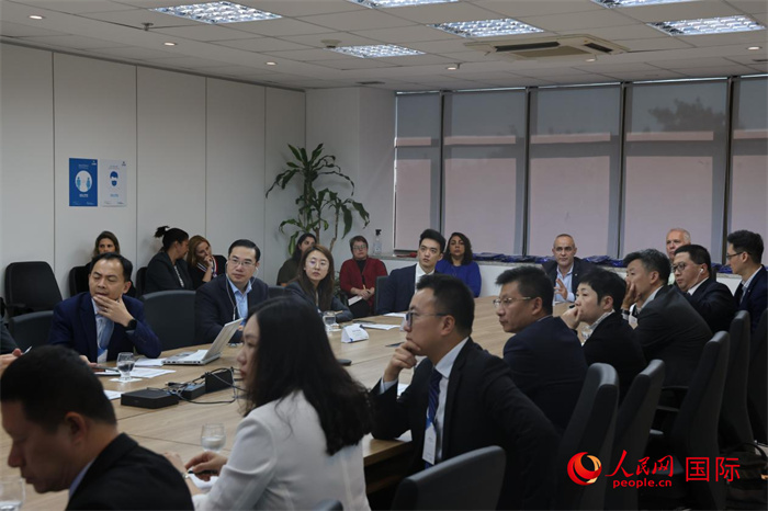 與會代表參與座談交流。人民網(wǎng)記者 時元皓攝