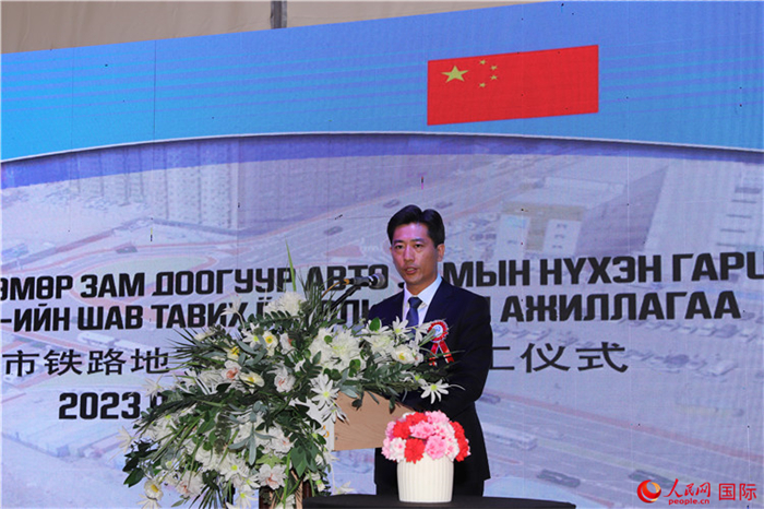 中鐵四局集團國際事業(yè)部執(zhí)行經理朱春峰致辭。人民網記者 霍文攝