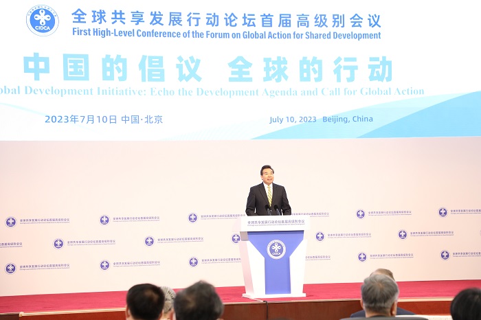 中國(guó)國(guó)家國(guó)際發(fā)展合作署署長(zhǎng)羅照輝出席全球共享發(fā)展行動(dòng)論壇首屆高級(jí)別會(huì)議開幕式并發(fā)表歡迎致辭。中國(guó)國(guó)家國(guó)際發(fā)展合作署供圖