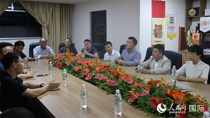 與會代表進行座談交流。（人民網(wǎng)記者  時元皓攝）
