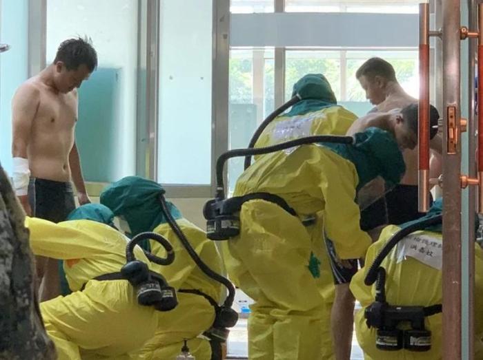 圖為臺(tái)灣漢光演習(xí)模擬官兵遭受生物戰(zhàn)劑攻擊，送往醫(yī)院就醫(yī)。圖片來(lái)源：臺(tái)灣《聯(lián)合報(bào)》 徐白櫻 翻攝