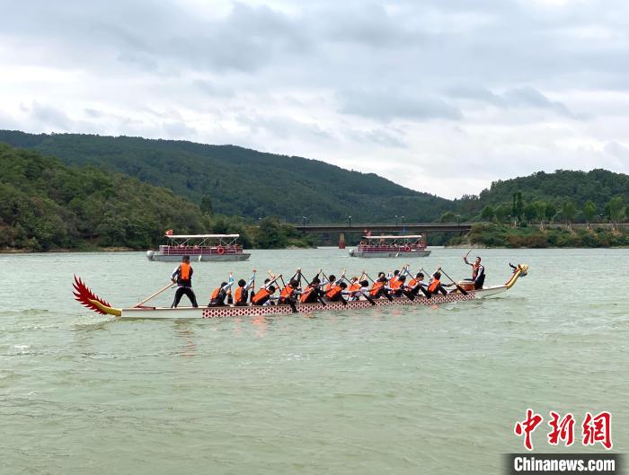 圖為龍舟賽活動?！￡愳o 攝