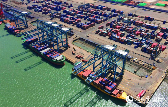 黃驊港綜合港區(qū)航拍圖。人民網(wǎng) 周博攝