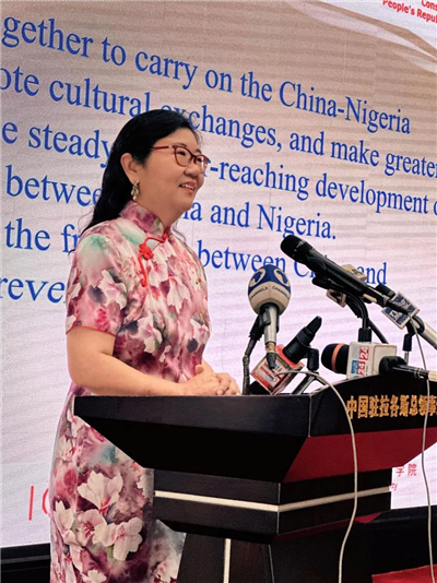 中國(guó)駐拉各斯總領(lǐng)館總領(lǐng)事嚴(yán)宇清致辭。駐拉各斯總領(lǐng)館供圖