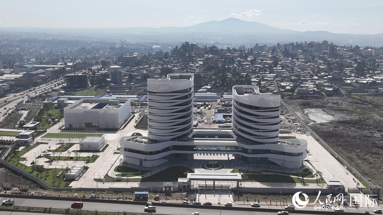 非洲疾病預(yù)防控制中心總部（一期）航拍。人民網(wǎng)記者 劉寧攝