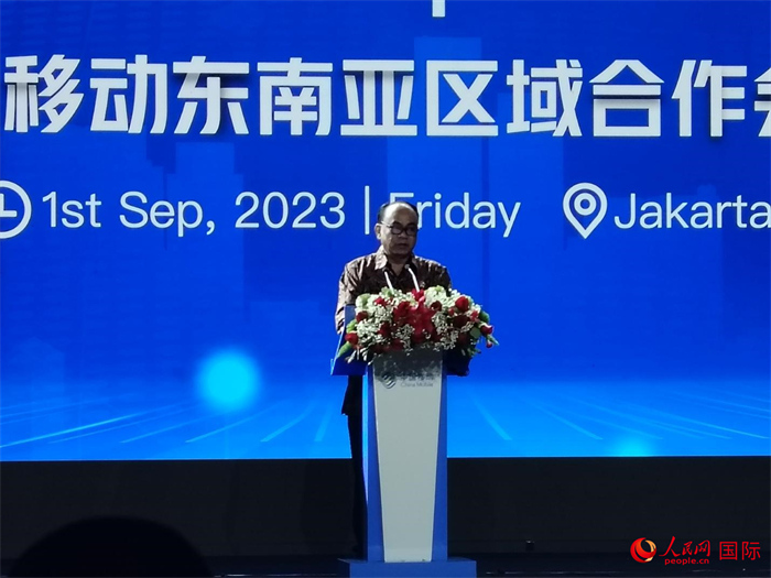 印尼通訊與信息技術(shù)部長(zhǎng)布迪·阿里·賽蒂亞迪致辭。人民網(wǎng)記者 李培松攝
