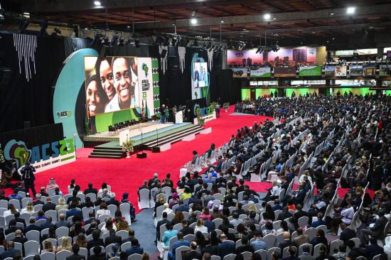 9月4日，在肯尼亞內羅畢，與會代表參加首屆非洲氣候峰會開幕式。新華社記者 韓旭 攝