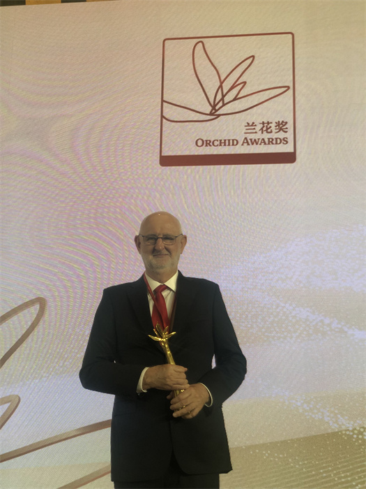 保利諾教授在頒獎典禮現場。 巴西圣保羅州立大學孔子學院供圖。