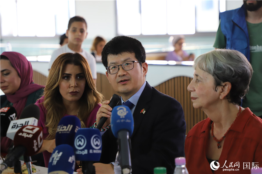 李健在捐贈(zèng)活動(dòng)上致辭。人民網(wǎng)記者 王傳寶攝