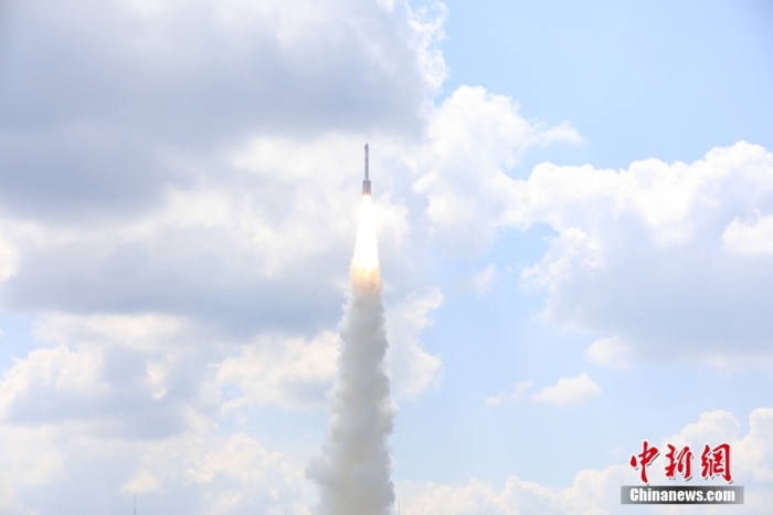 北京時間 2023年9月10日12時30分，中國在太原衛(wèi)星發(fā)射中心使用長征六號改運(yùn)載火箭，成功將遙感四十號衛(wèi)星發(fā)射升空，衛(wèi)星順利進(jìn)入預(yù)定軌道，發(fā)射任務(wù)獲得圓滿成功。該衛(wèi)星主要用于開展電磁環(huán)境探測及相關(guān)技術(shù)試驗(yàn)。此次任務(wù)是長征系列運(yùn)載火箭第487次飛行。王曉虎 攝