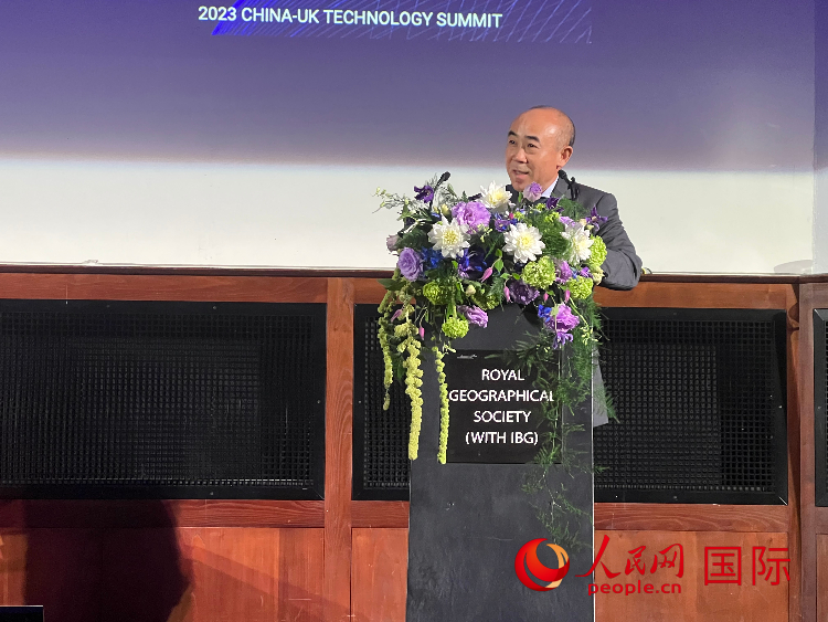 中國駐英國使館科技公參丁明勤發(fā)表致辭。人民網(wǎng)記者 周卓斌攝