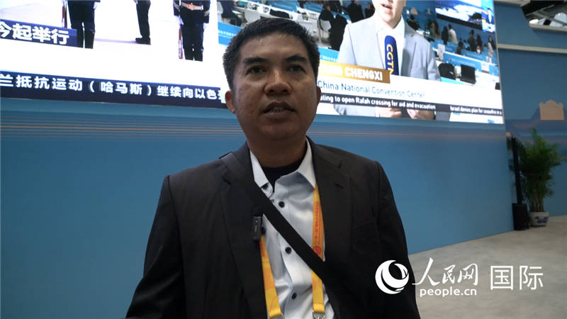 印尼《辛加朗綜合日報》記者班邦·蘇利斯提奧（Bambang Sulistio）與記者交談。人民網(wǎng) 楊春燕攝