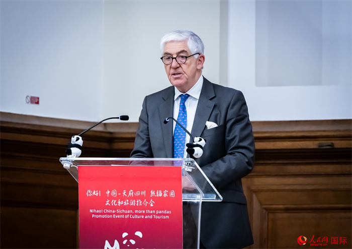 英中商業(yè)發(fā)展中心主席約翰·麥克萊恩致辭。人民網(wǎng) 郭錦標(biāo)攝