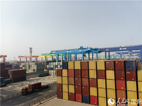 天津港北疆港區(qū)C段智能化集裝箱碼頭。人民網(wǎng)記者 符園園攝
