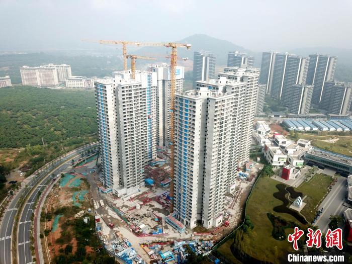 廣州一在建樓盤。 范少鵬 攝