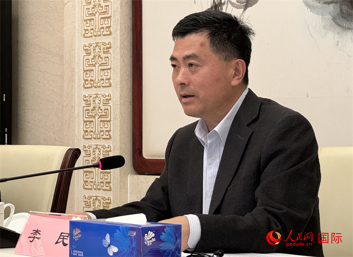 10月31日，歐美同學(xué)會(huì)秘書(shū)長(zhǎng)李民在第五屆中法文化論壇媒體吹風(fēng)會(huì)上講話(huà)。（人民網(wǎng) 謝瑩攝）