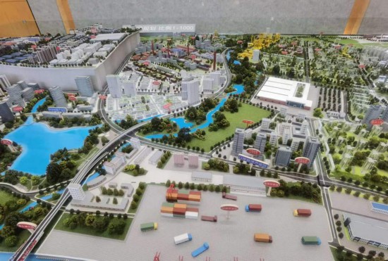 　　清水塘新能源裝備產(chǎn)業(yè)新城沙盤(pán)模型。本報(bào)記者 常雯宜攝