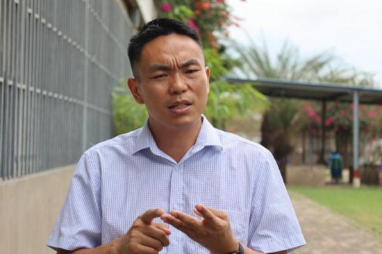   2023年10月24日，在加納特馬市，胡振興接受新華社采訪。（新華社發(fā)/賽特?cái)z）