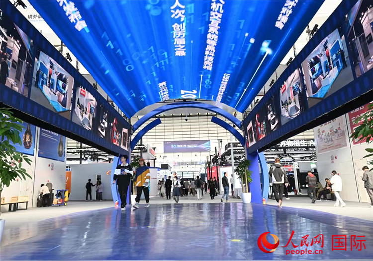 11月7日上午，2023年世界互聯(lián)網(wǎng)大會“互聯(lián)網(wǎng)之光”博覽會在浙江烏鎮(zhèn)開幕。人民網(wǎng)記者 葉賓得攝