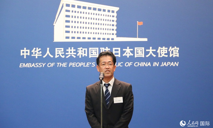 導(dǎo)師代表、東京大學(xué)教授內(nèi)山真伸發(fā)表致辭。人民網(wǎng) 許可攝