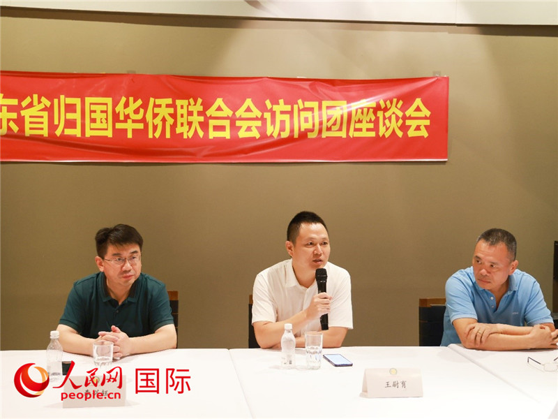 中國駐里約總領(lǐng)館副總領(lǐng)事王尉育（中）在座談會上致辭。人民網(wǎng)記者 陳海琪攝