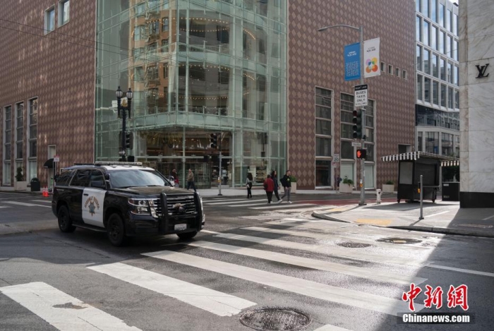 當(dāng)?shù)貢r(shí)間11月13日，美國(guó)加州舊金山聯(lián)合廣場(chǎng)周邊剛剛被沖洗過的街道較往常更為整潔。<a target='_blank' href='/'><p  align=