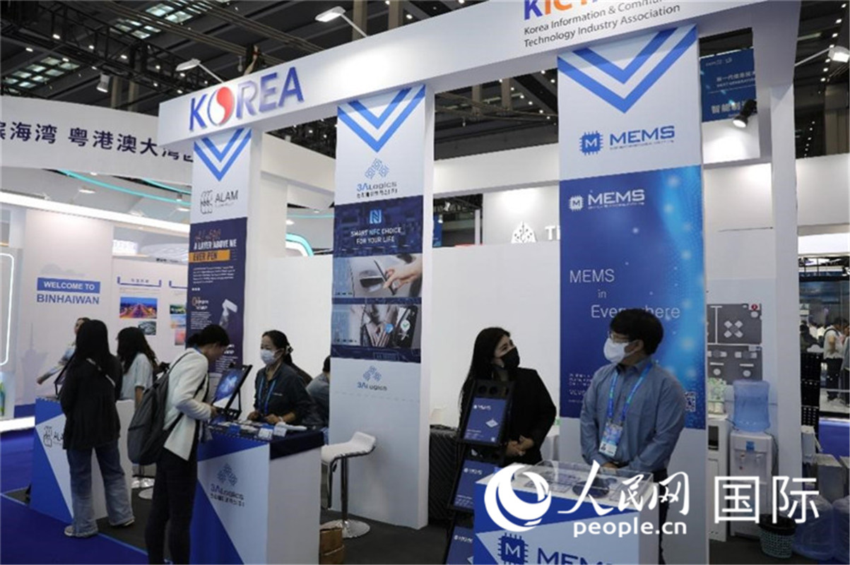 第二十五屆中國國際高新技術(shù)成果交易會15日在深圳開幕，圖為韓國企業(yè)展臺（人民網(wǎng)記者 魯揚攝）